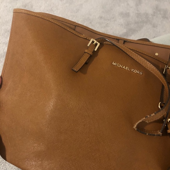 Large Micheal Kors tan coloured tote - Picture 2 of 7